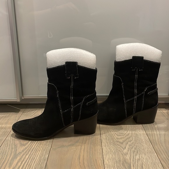 Vince Camaro Maves Black Suede Bootie Sz 6.5 - Picture 9 of 13